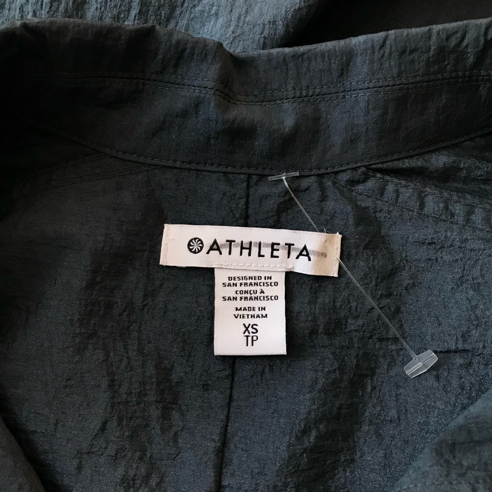 ATHLETA Women's XS Dark Rinse Lunar Sheen Blue Grey Nylon Snap Button Shirt NWOT - Picture 13 of 16
